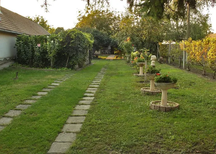 Natura Vendeghaz Pazmand